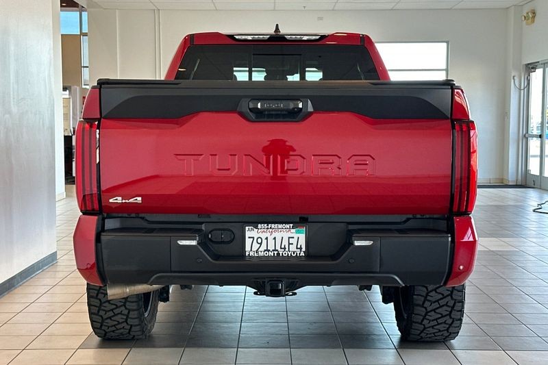 Toyota Tundra 4WD Vehicle Full-screen Gallery Image 05