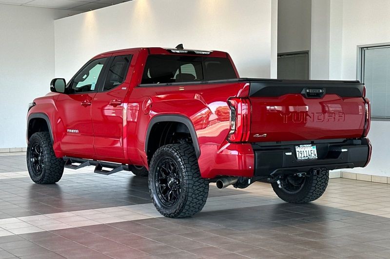 Toyota Tundra 4WD Vehicle Full-screen Gallery Image 06
