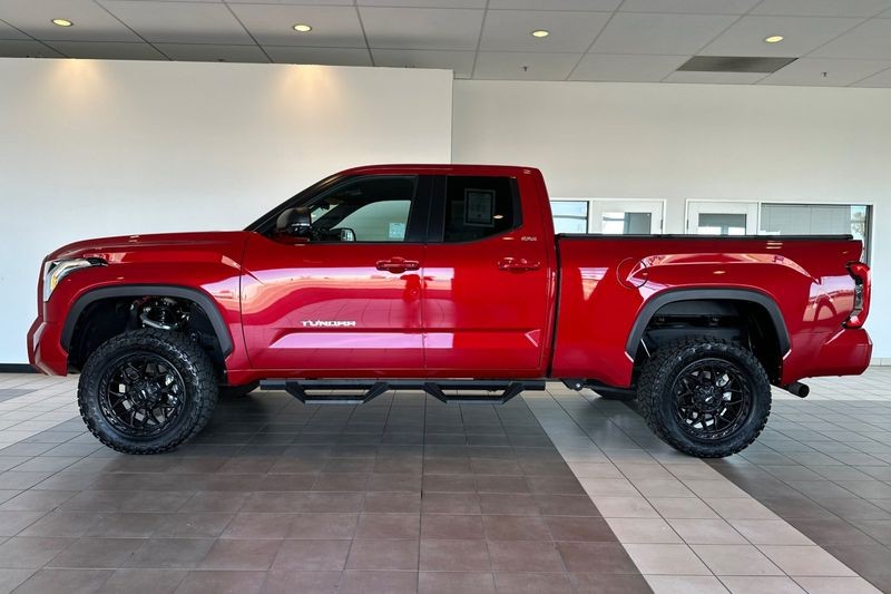Toyota Tundra 4WD Vehicle Full-screen Gallery Image 07