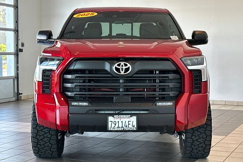 Toyota Tundra 4WD Vehicle Full-screen Gallery Image 09