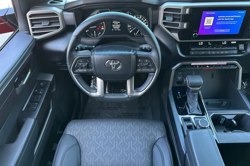 Toyota Tundra 4WD Vehicle Full-screen Gallery Image 14