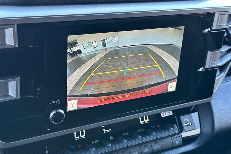 Toyota Tundra 4WD Vehicle Full-screen Gallery Image 17