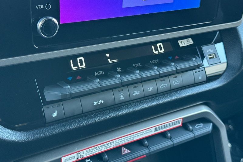 Toyota Tundra 4WD Vehicle Full-screen Gallery Image 18