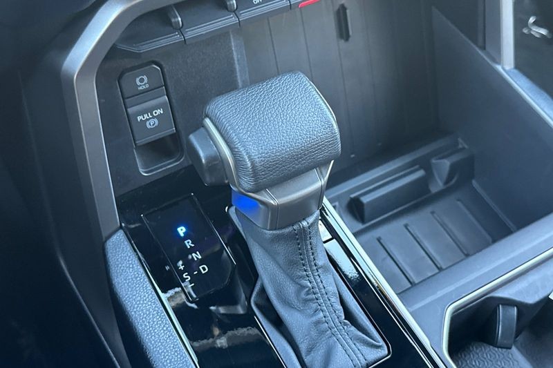 Toyota Tundra 4WD Vehicle Full-screen Gallery Image 19