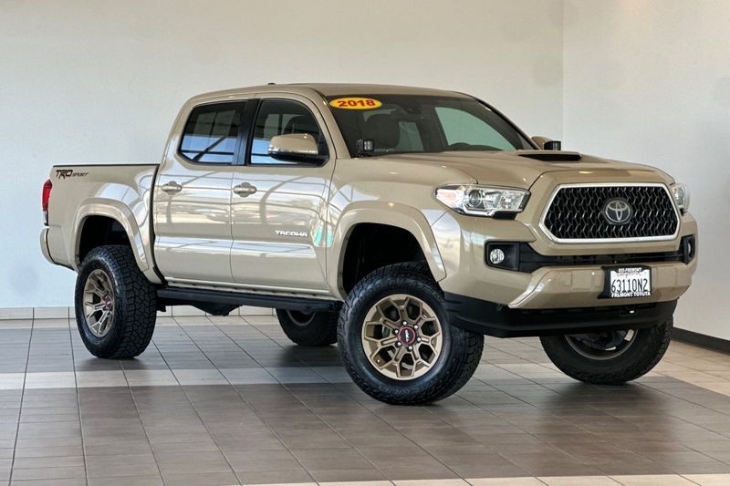 Toyota Tacoma Vehicle Full-screen Gallery Image 02