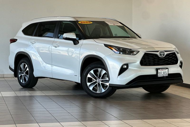 Toyota Highlander Vehicle Full-screen Gallery Image 02