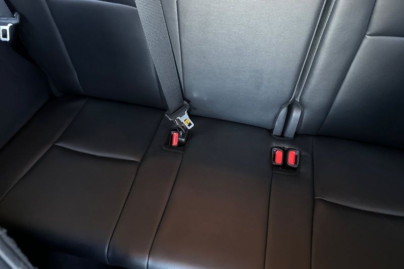 Toyota Highlander Vehicle Full-screen Gallery Image 15