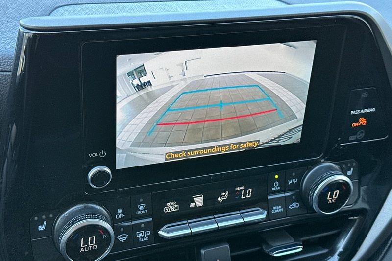 Toyota Highlander Vehicle Full-screen Gallery Image 20