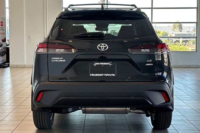 Toyota Corolla Cross Vehicle Full-screen Gallery Image 05
