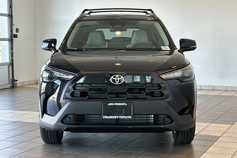 Toyota Corolla Cross Vehicle Full-screen Gallery Image 09