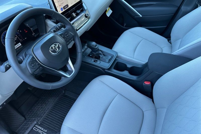 Toyota Corolla Cross Vehicle Full-screen Gallery Image 10