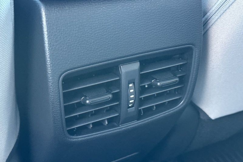 Toyota Corolla Cross Vehicle Full-screen Gallery Image 14