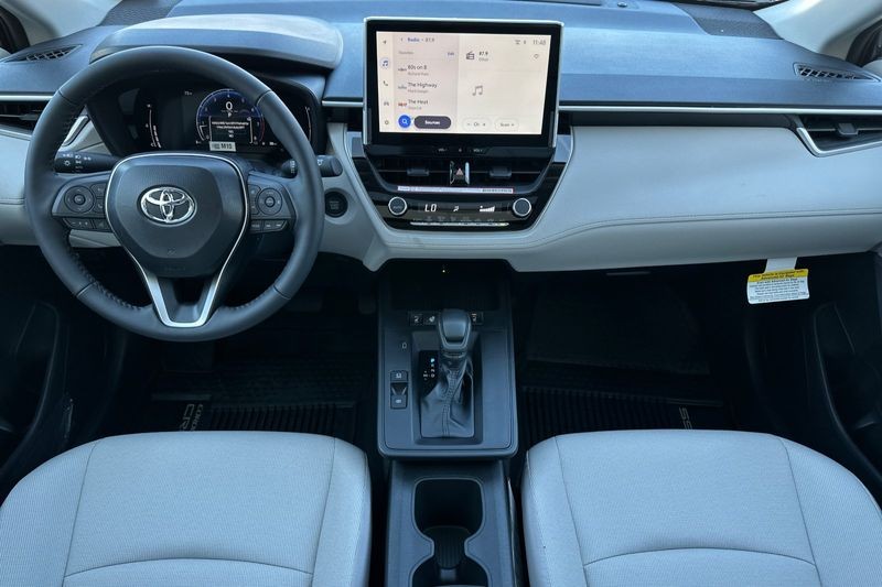 Toyota Corolla Cross Vehicle Full-screen Gallery Image 15