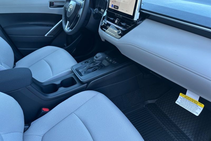 Toyota Corolla Cross Vehicle Full-screen Gallery Image 18