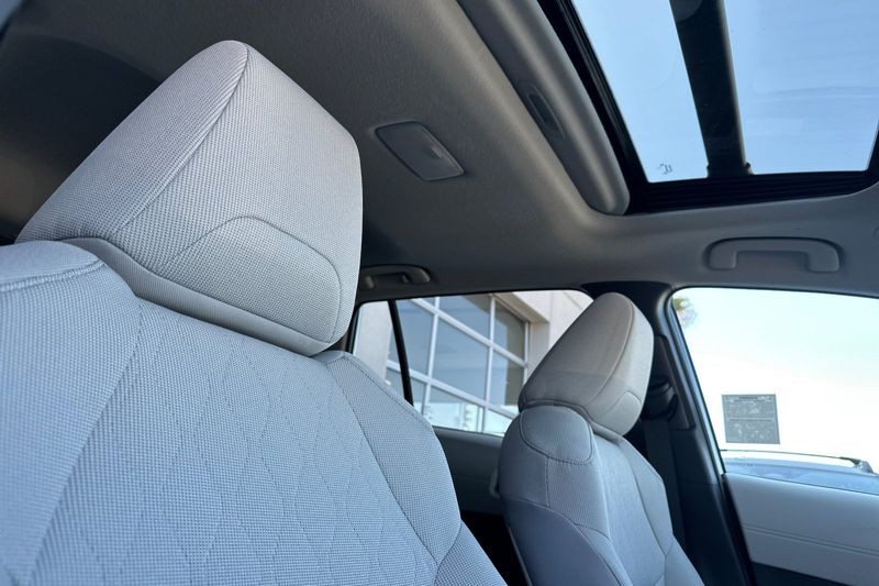 Toyota Corolla Cross Vehicle Full-screen Gallery Image 19