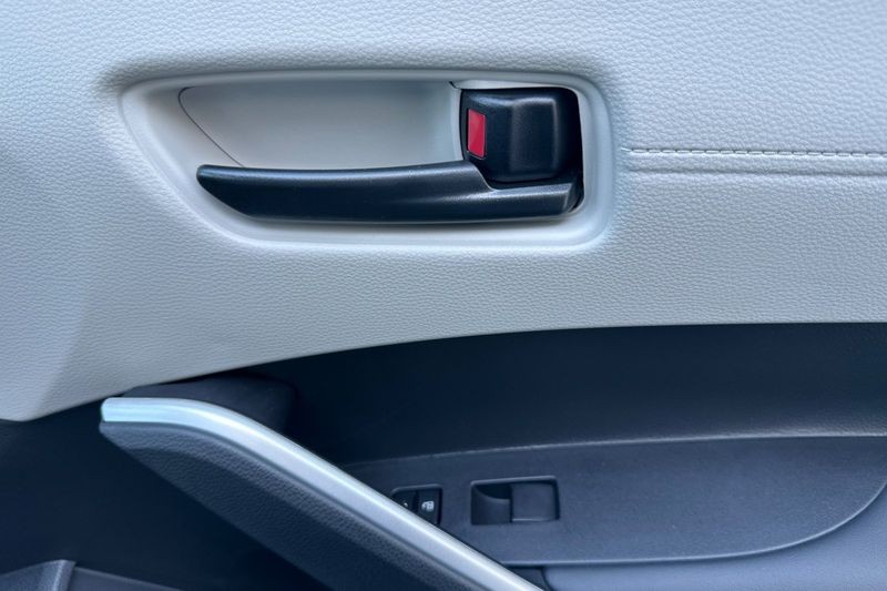 Toyota Corolla Cross Vehicle Full-screen Gallery Image 20