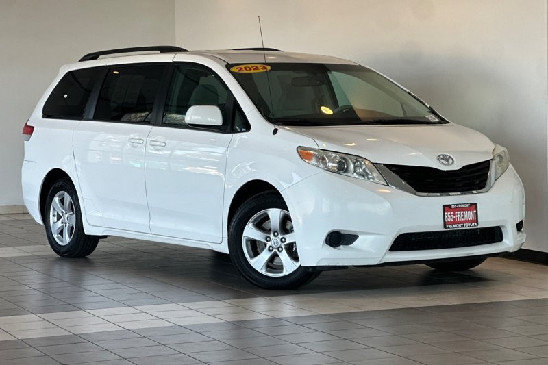 Toyota Sienna Vehicle Full-screen Gallery Image 02