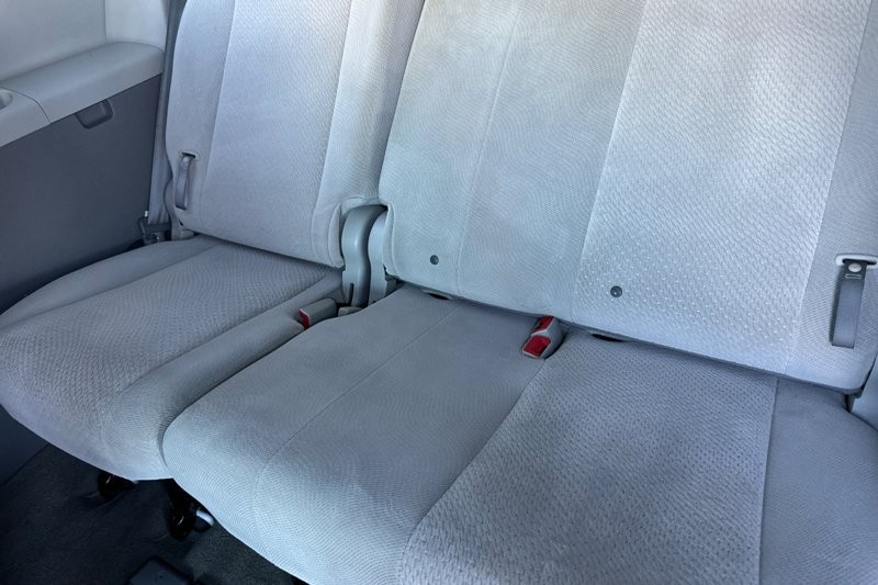 Toyota Sienna Vehicle Full-screen Gallery Image 15