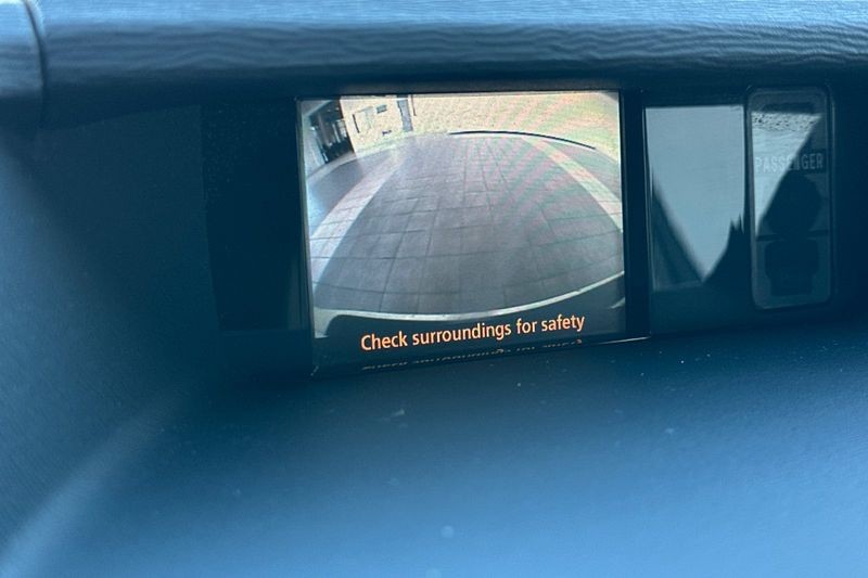 Toyota Sienna Vehicle Full-screen Gallery Image 20