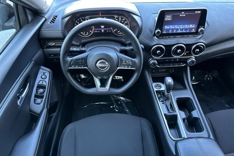 Nissan Sentra Vehicle Full-screen Gallery Image 14