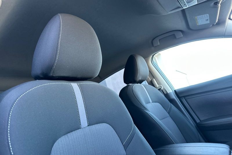 Nissan Sentra Vehicle Full-screen Gallery Image 16