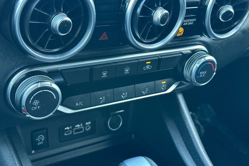 Nissan Sentra Vehicle Full-screen Gallery Image 19