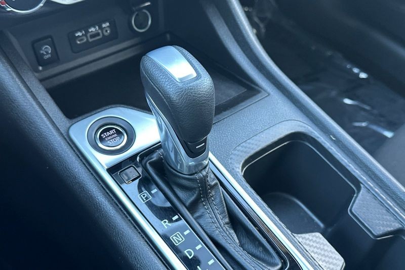 Nissan Sentra Vehicle Full-screen Gallery Image 20
