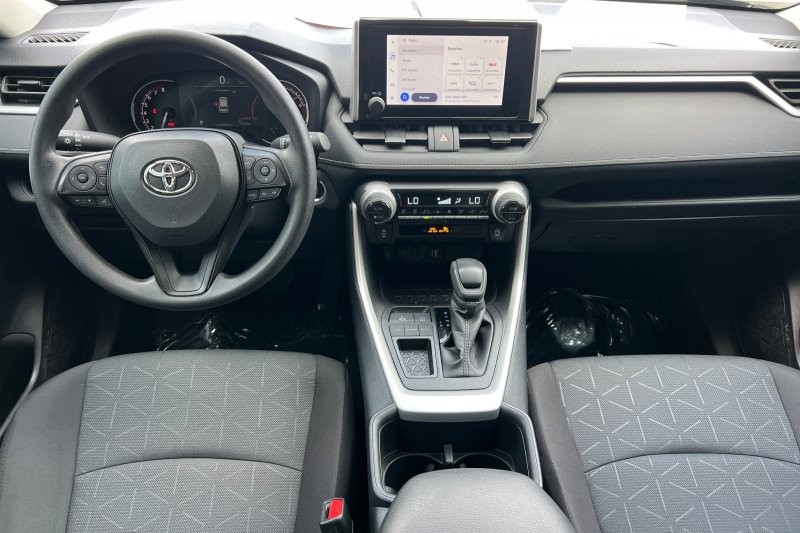 Toyota RAV4 Vehicle Full-screen Gallery Image 13