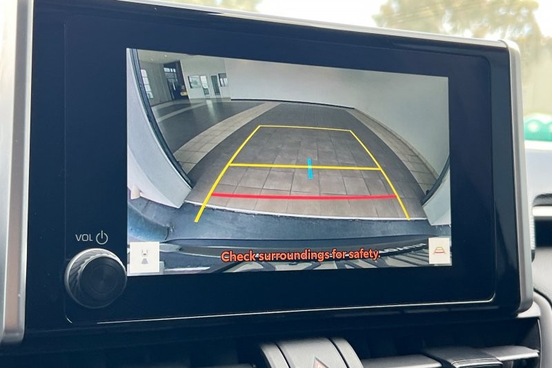 Toyota RAV4 Vehicle Full-screen Gallery Image 19