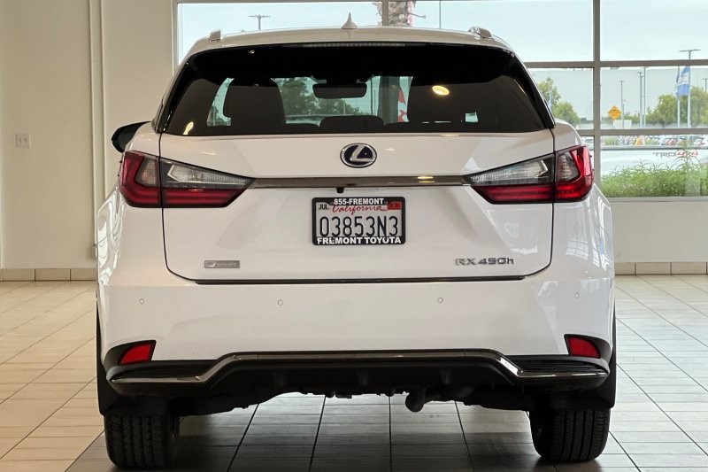 Lexus RX Vehicle Full-screen Gallery Image 05