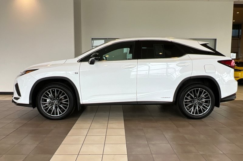 Lexus RX Vehicle Full-screen Gallery Image 07
