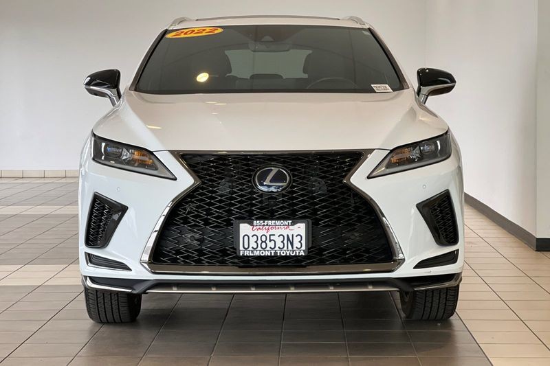 Lexus RX Vehicle Full-screen Gallery Image 09