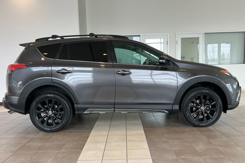 Toyota RAV4 Vehicle Full-screen Gallery Image 03
