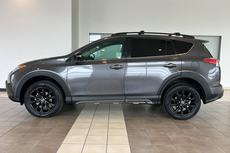 Toyota RAV4 Vehicle Full-screen Gallery Image 07