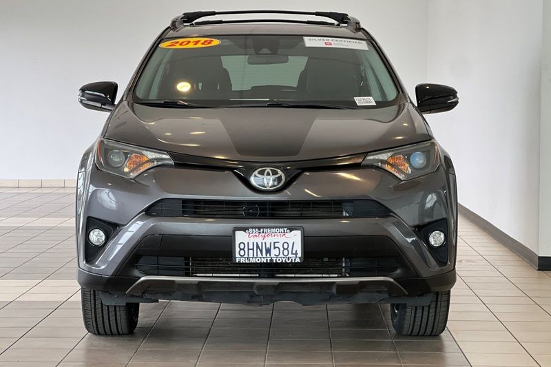 Toyota RAV4 Vehicle Full-screen Gallery Image 09