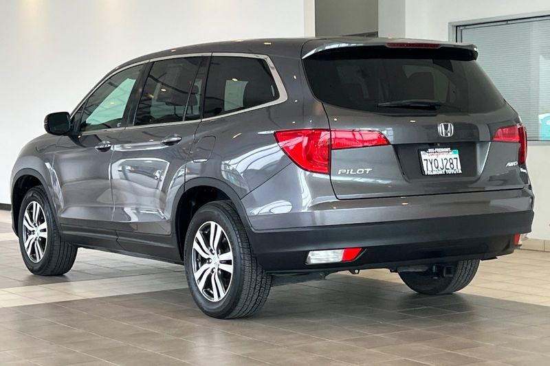 Honda Pilot Vehicle Full-screen Gallery Image 06