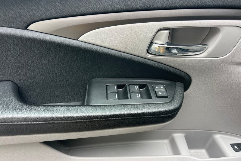 Honda Pilot Vehicle Full-screen Gallery Image 11