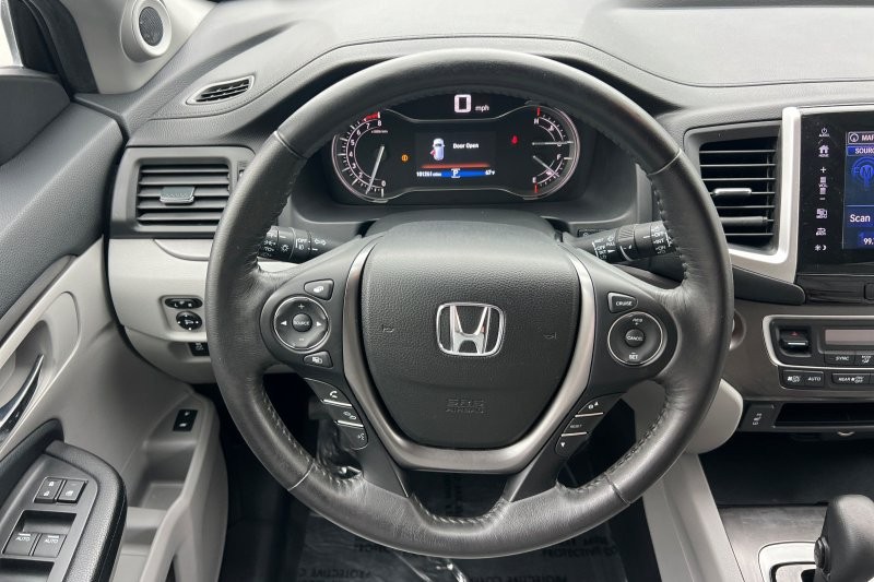 Honda Pilot Vehicle Full-screen Gallery Image 14