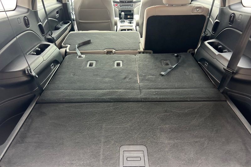 Honda Pilot Vehicle Full-screen Gallery Image 16