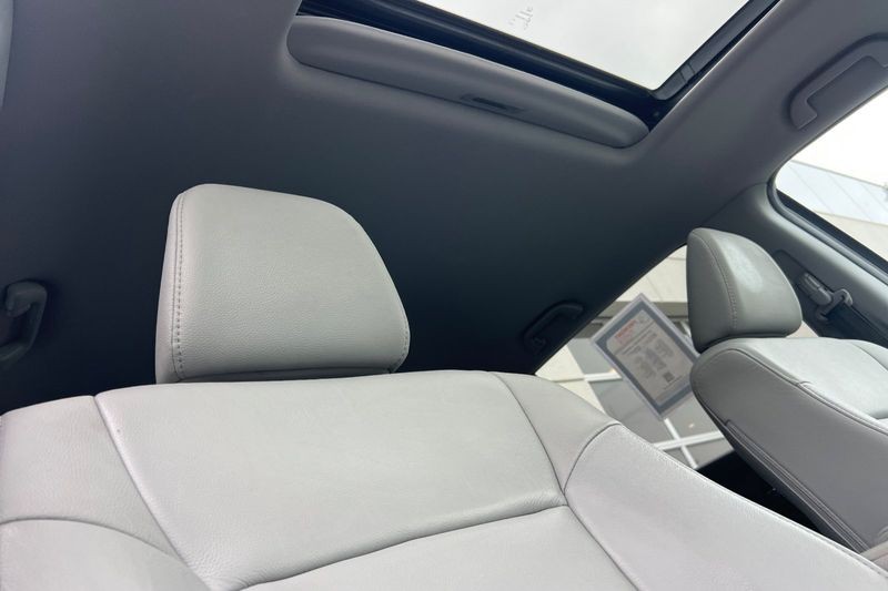 Honda Pilot Vehicle Full-screen Gallery Image 18