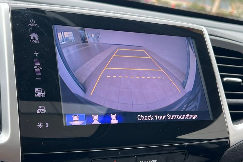 Honda Pilot Vehicle Full-screen Gallery Image 20