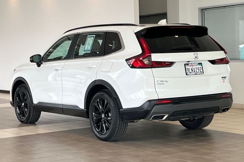 Honda CR-V Hybrid Vehicle Full-screen Gallery Image 06