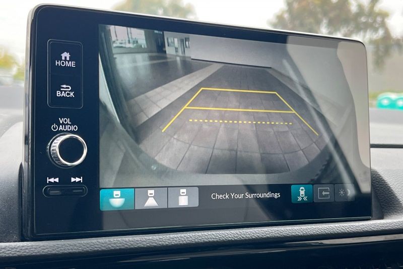 Honda CR-V Hybrid Vehicle Full-screen Gallery Image 20