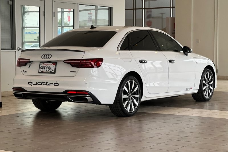 Audi A4 Sedan Vehicle Full-screen Gallery Image 04