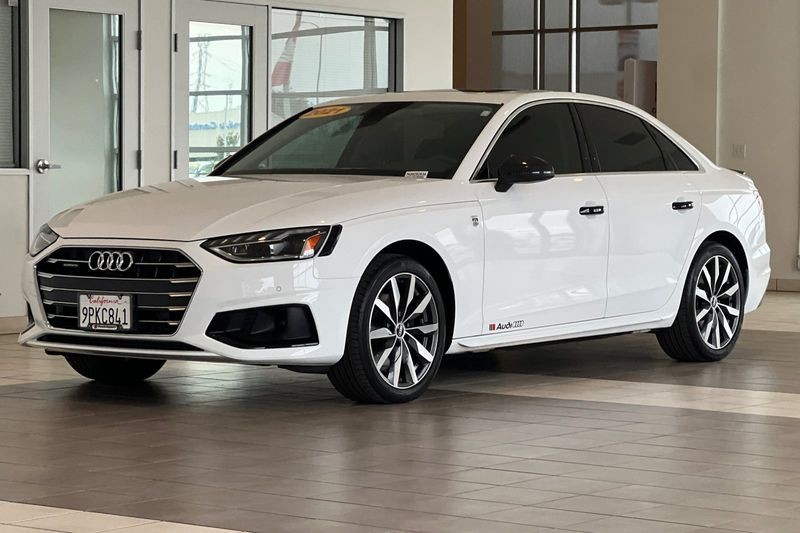 Audi A4 Sedan Vehicle Full-screen Gallery Image 08