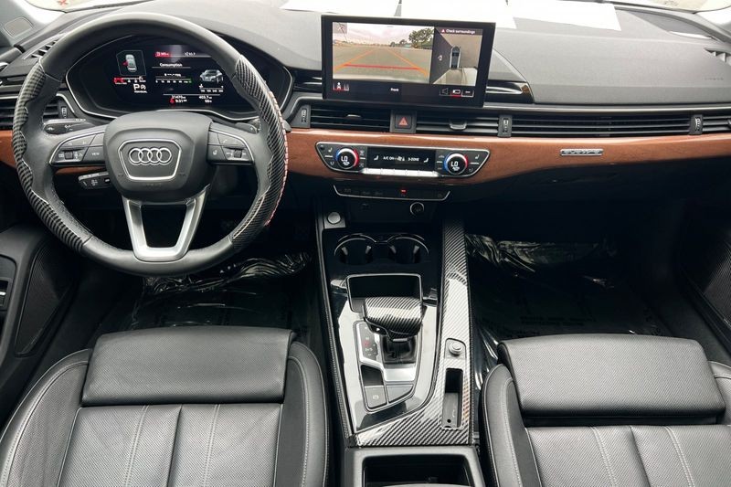 Audi A4 Sedan Vehicle Full-screen Gallery Image 13