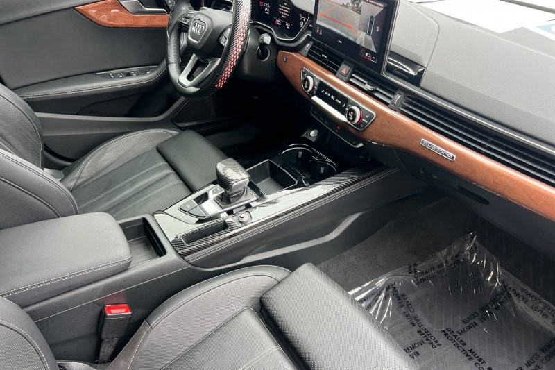 Audi A4 Sedan Vehicle Full-screen Gallery Image 15