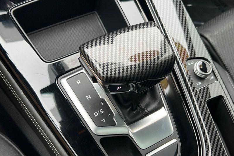 Audi A4 Sedan Vehicle Full-screen Gallery Image 20