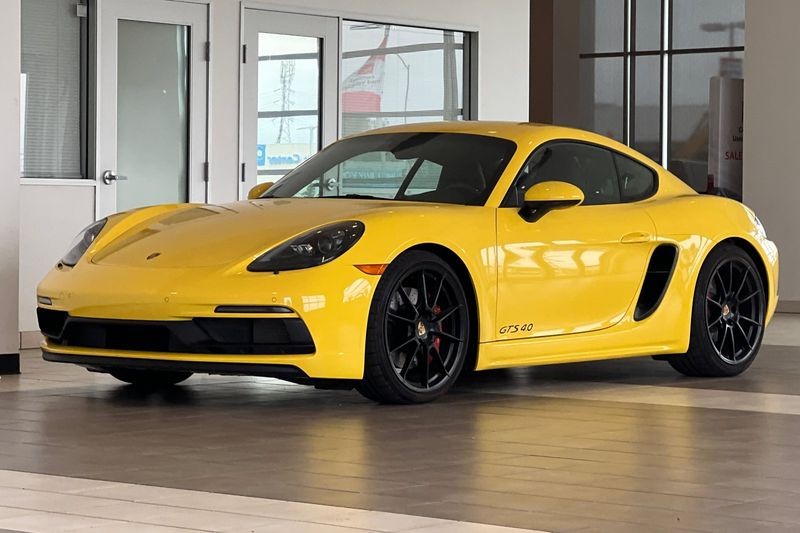 Porsche 718 Cayman Vehicle Full-screen Gallery Image 08