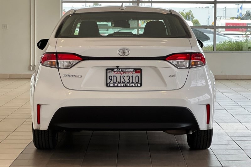 Toyota Corolla Vehicle Full-screen Gallery Image 05